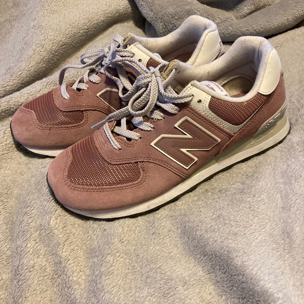 New balance tennis shoes